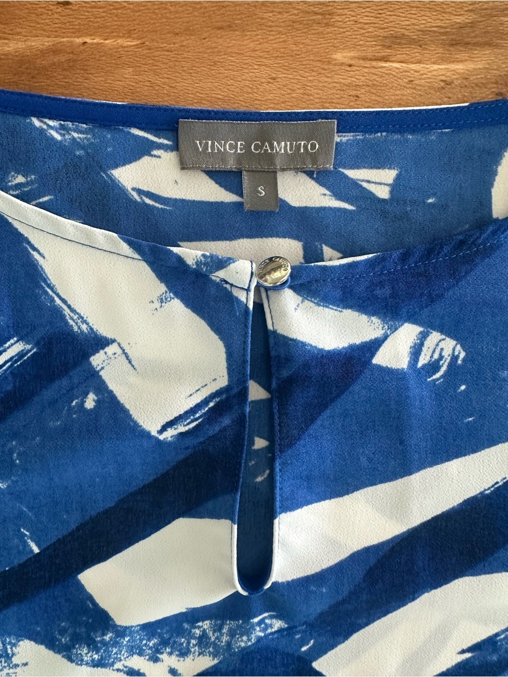 Vince Camuto Blue White Anstract Brushstroke Top Blouse Dolman Sleeves | Size: S - Picture 4 of 8